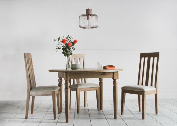 cooper-oak-round-dining-table-situ1_1